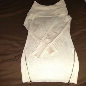 NWOT Adorable sweater, zippers front bottom
